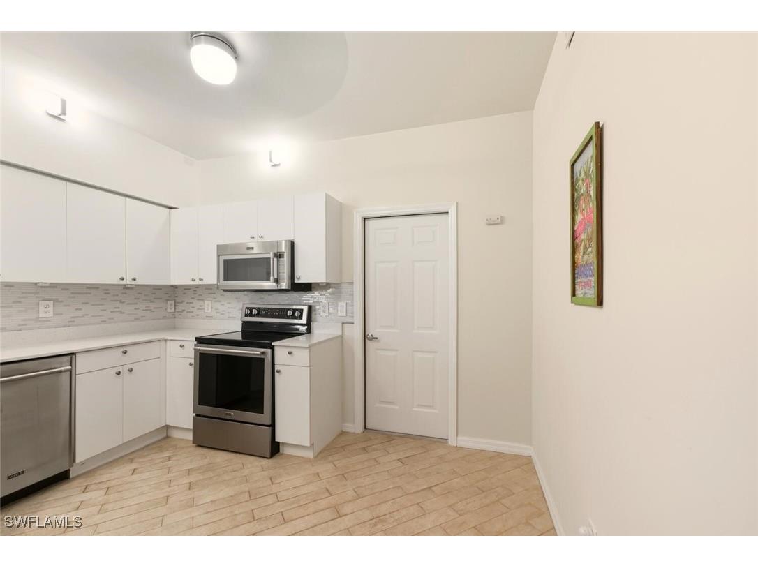 636 Windsor Square #102 Naples FL 34104 225078341 image8