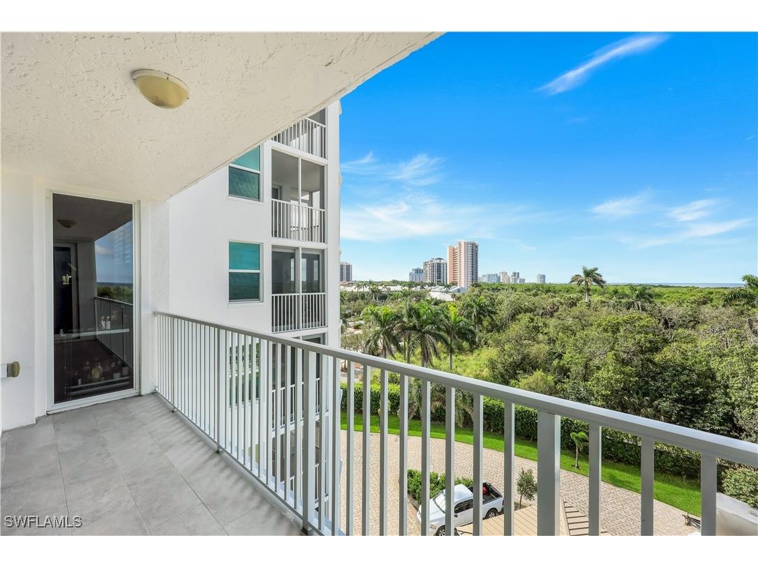 6361 Pelican Bay Boulevard #402 Naples FL 34108 225074167 image21