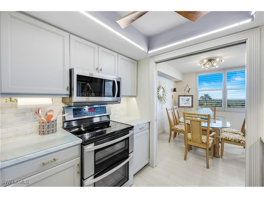 6361 Pelican Bay Boulevard #402 Naples FL 34108 225074167 image5