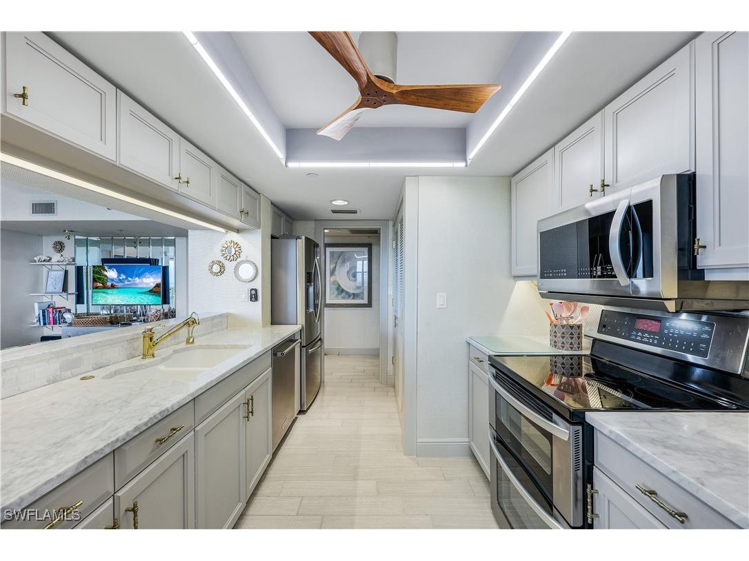 6361 Pelican Bay Boulevard #402 Naples FL 34108 225074167 image6