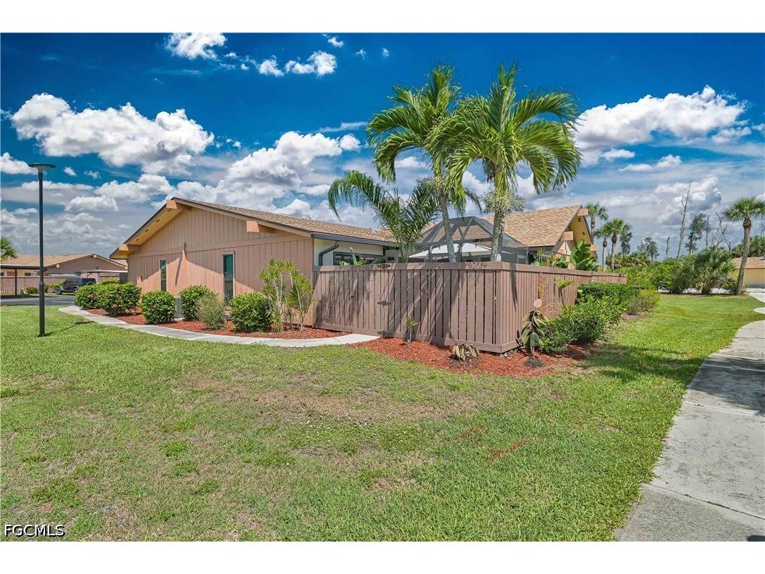 6386 Royal Woods Drive Fort Myers FL 33908 2026023769 image1