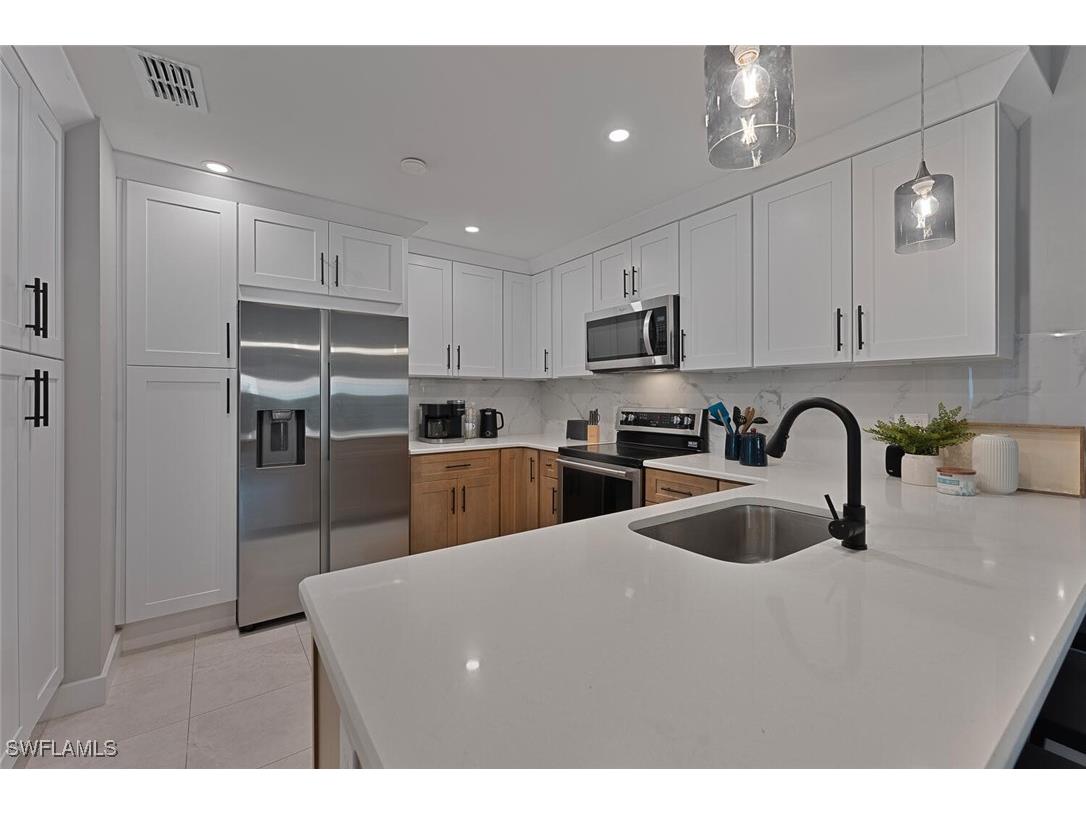 6386 Royal Woods Drive Fort Myers FL 33908 225028609 image1