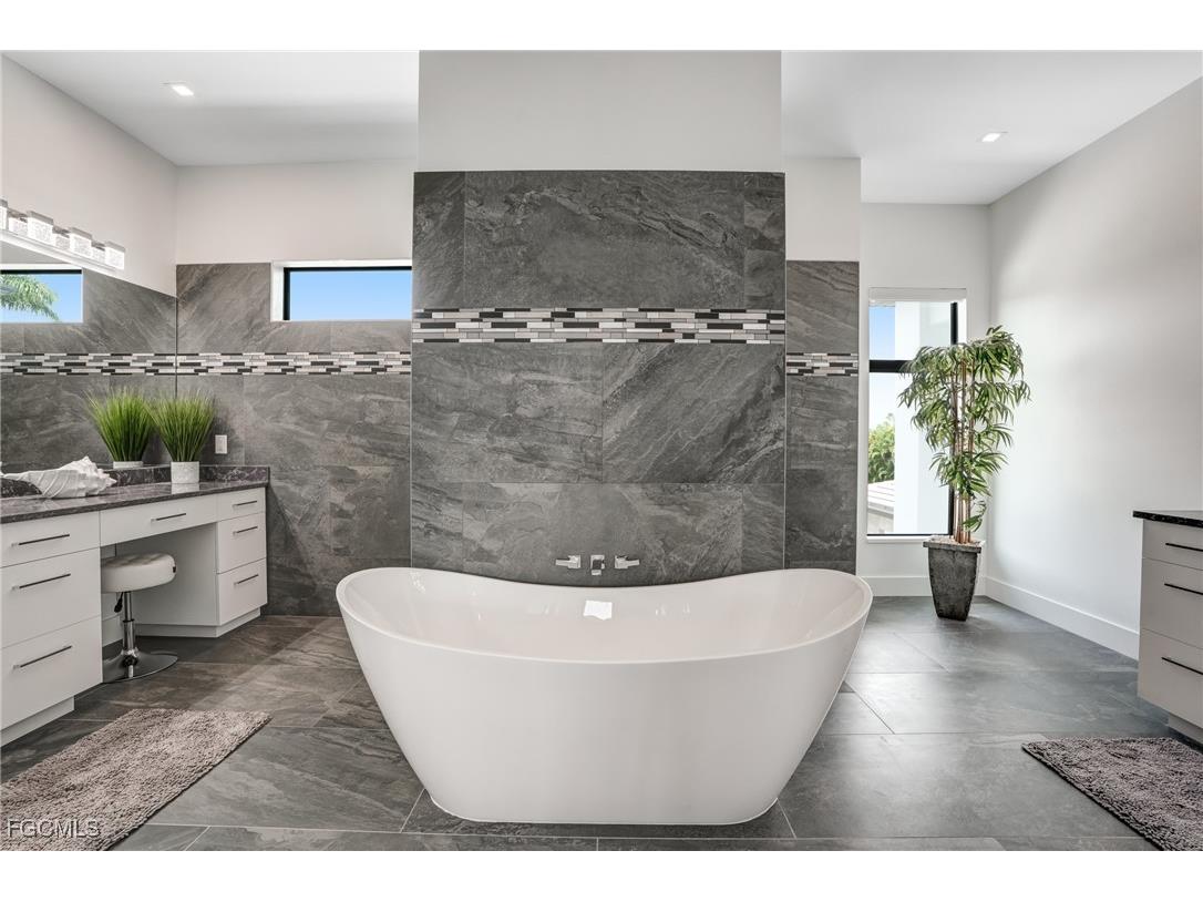 6390 River Club Court North Fort Myers FL 33917 2025022761 image24