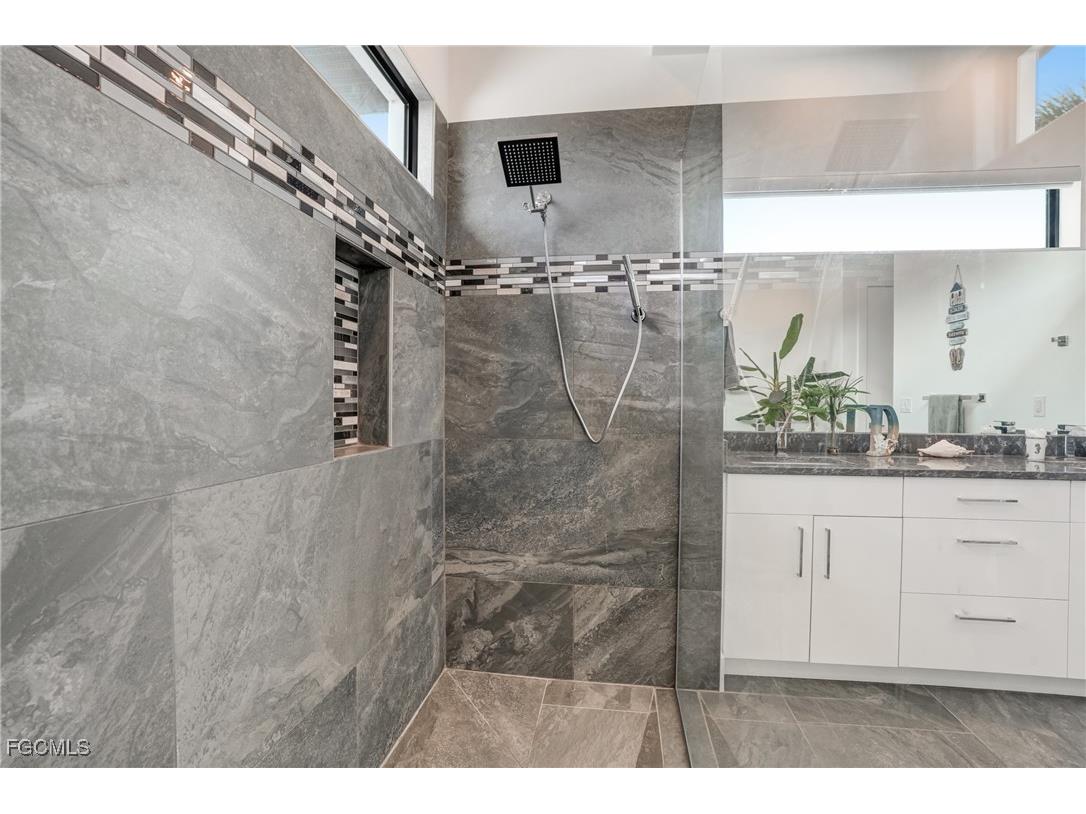 6390 River Club Court North Fort Myers FL 33917 2025022761 image25