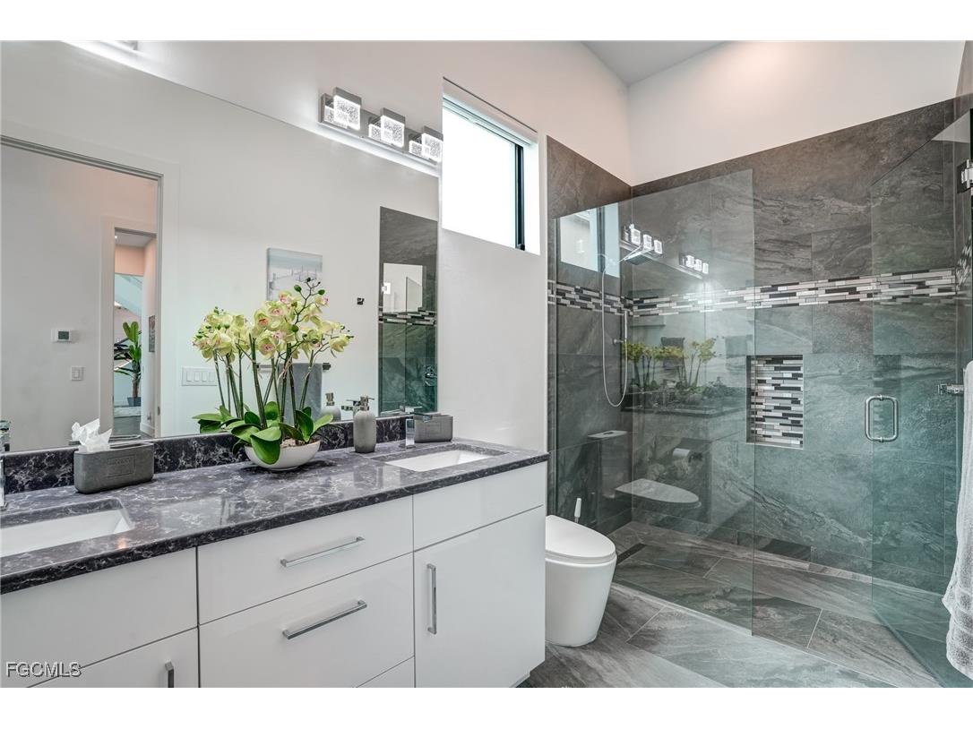 6390 River Club Court North Fort Myers FL 33917 2025022761 image30