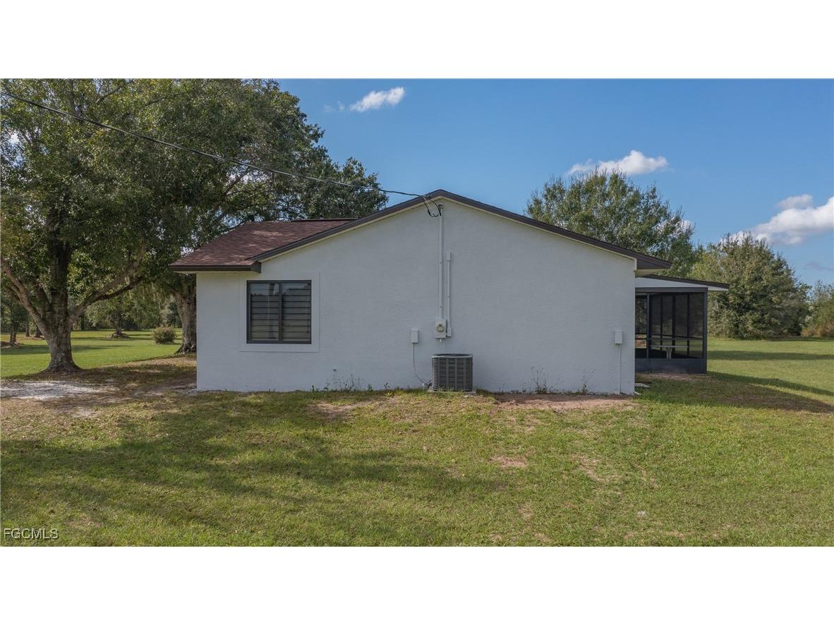 64 Clarice Court Venus FL 33960 2025022711 image5