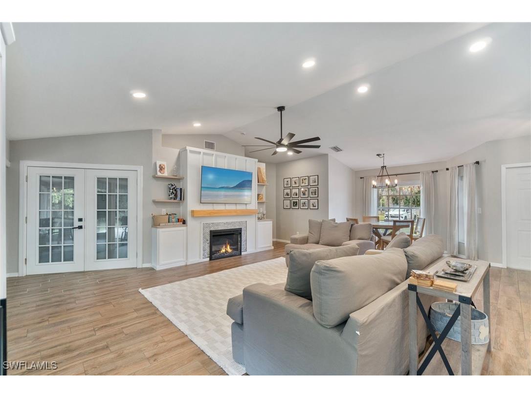 640 13th Street NW Naples FL 34120 225075766 image1