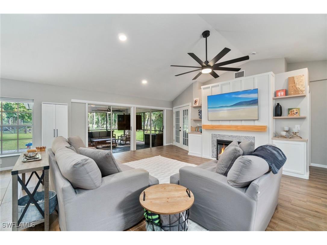 640 13th Street NW Naples FL 34120 225075766 image2