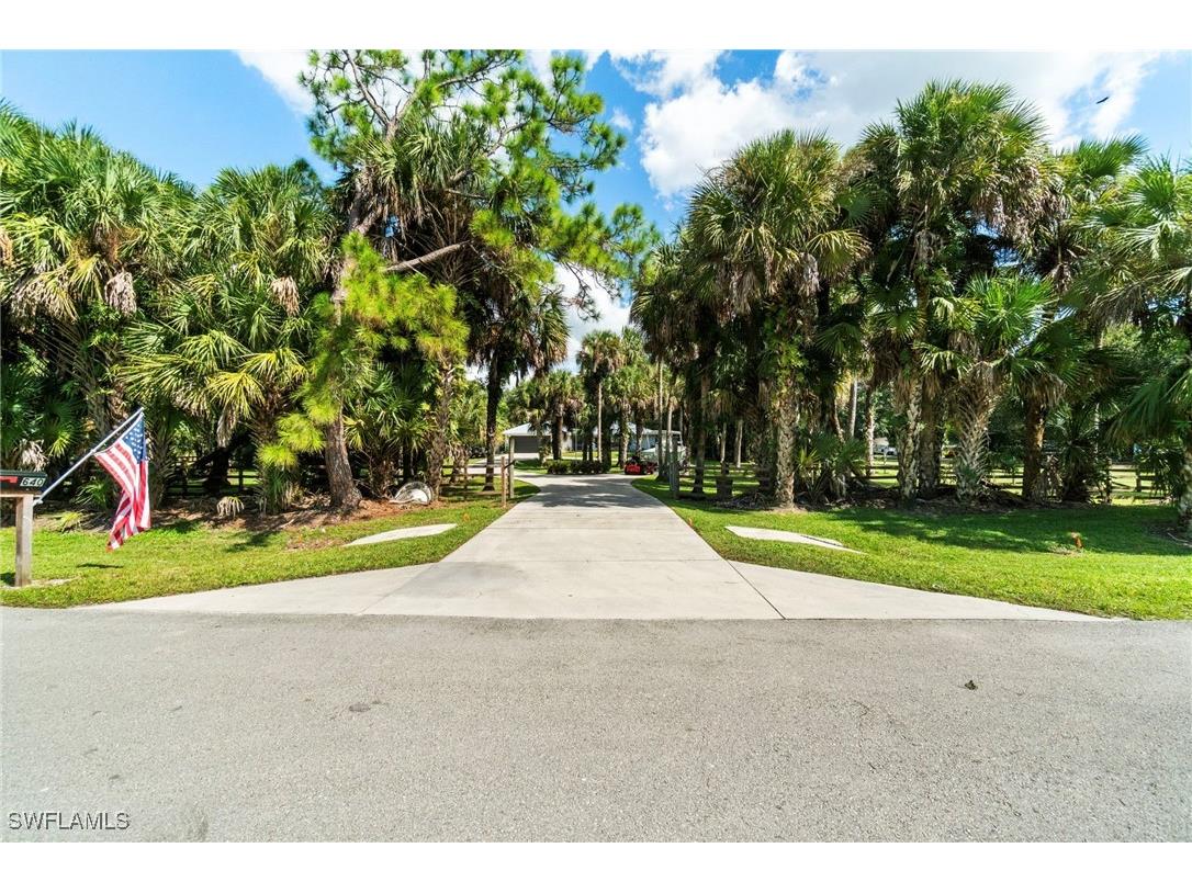 640 13th Street NW Naples FL 34120 225075766 image3