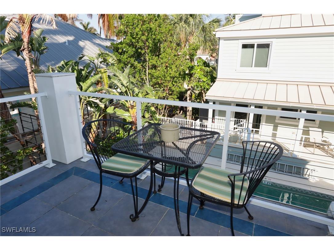 640 2nd Street S #2 Naples FL 34102 225058493 image13