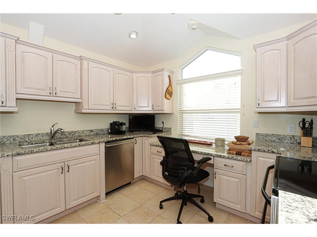 640 2nd Street S #2 Naples FL 34102 225058493 image8