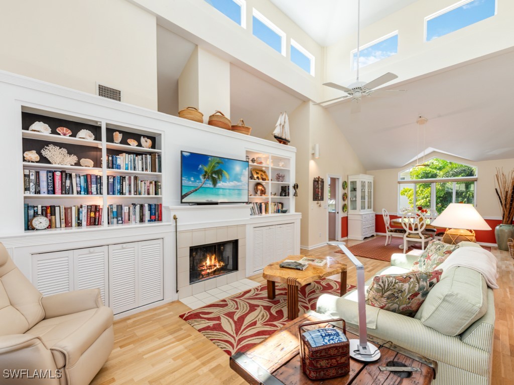 640 2nd Street S #2 Naples FL 34102 225072211 image1