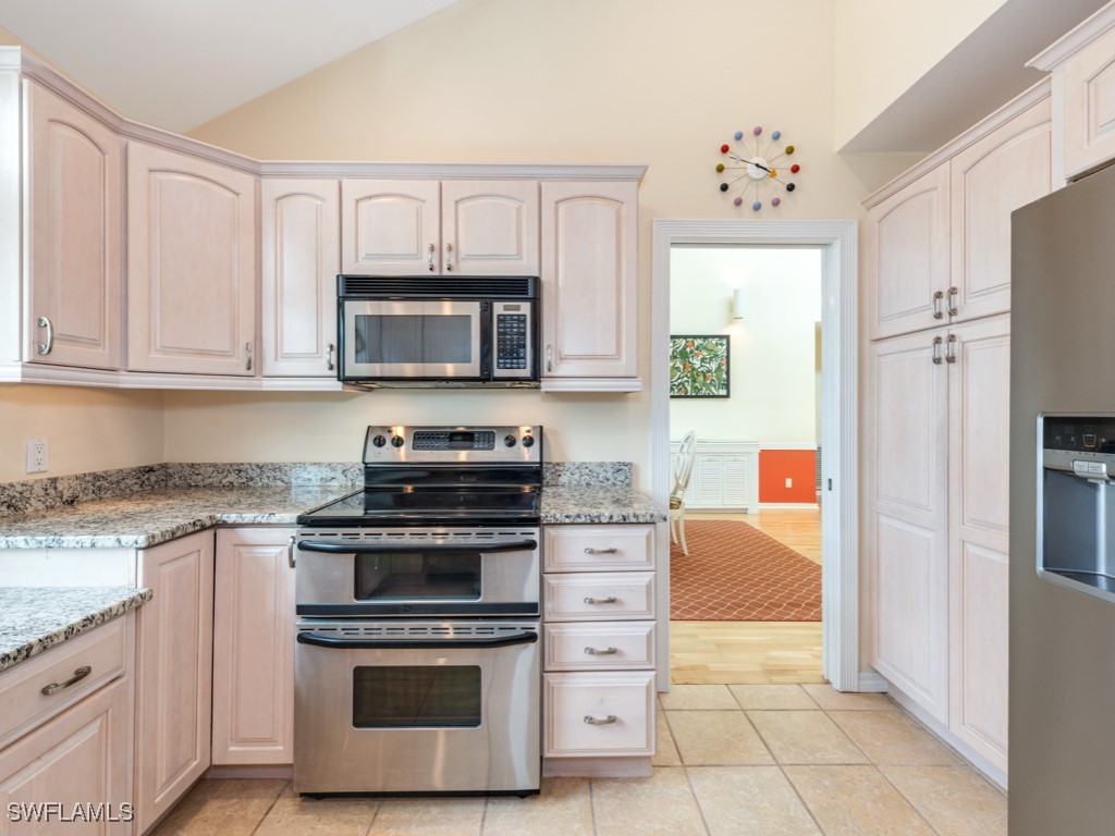 640 2nd Street S #2 Naples FL 34102 225072211 image12