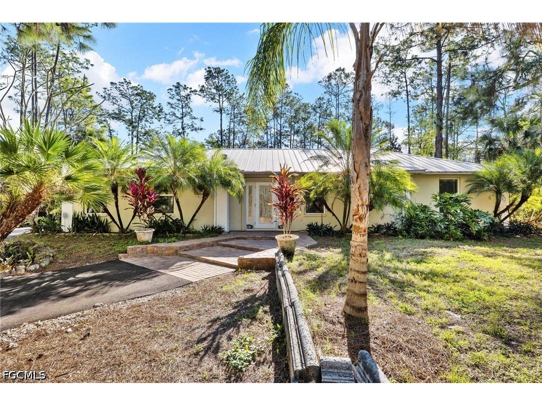 640 Desoto Boulevard S Naples FL 34117 2026014704 image1