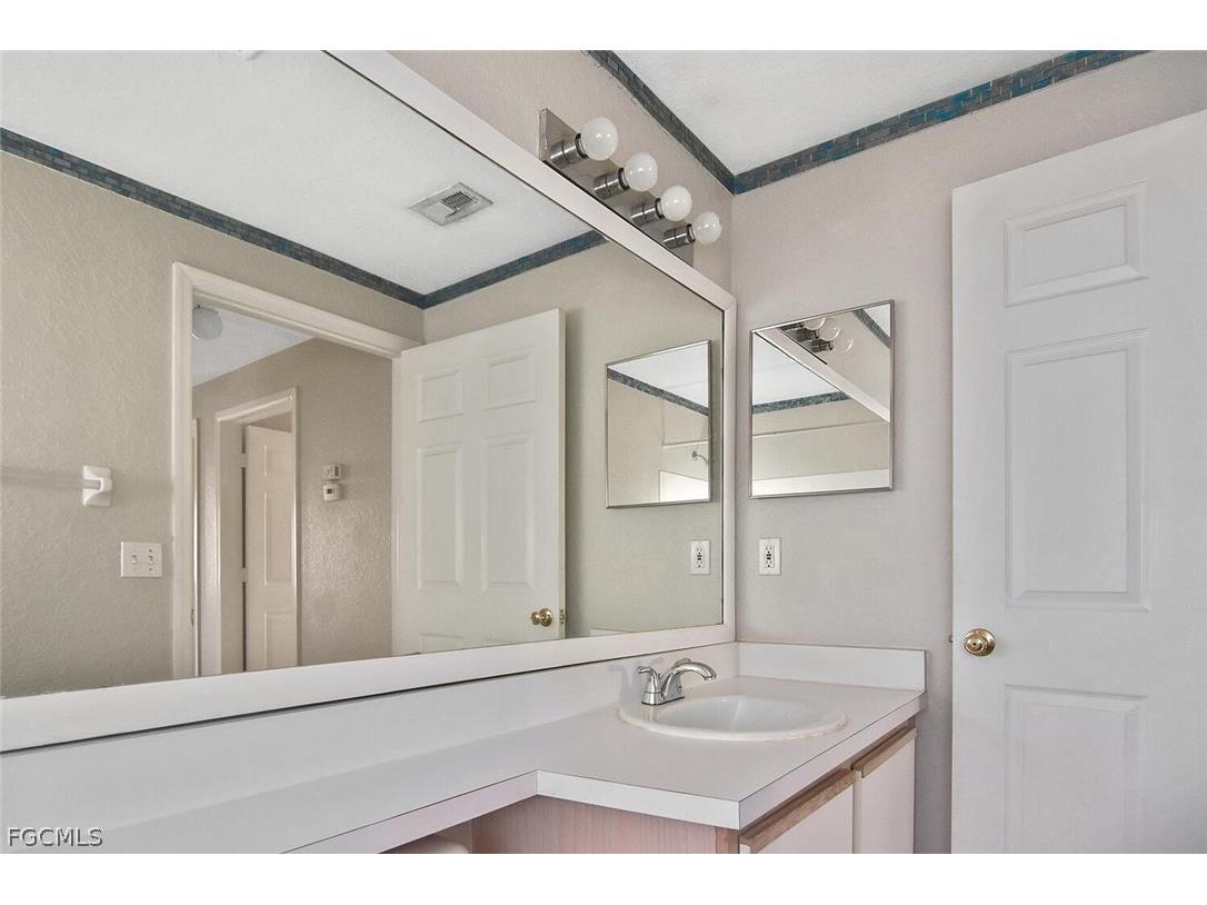 6400 Aragon Way #108 Fort Myers FL 33966 2026002440 image18