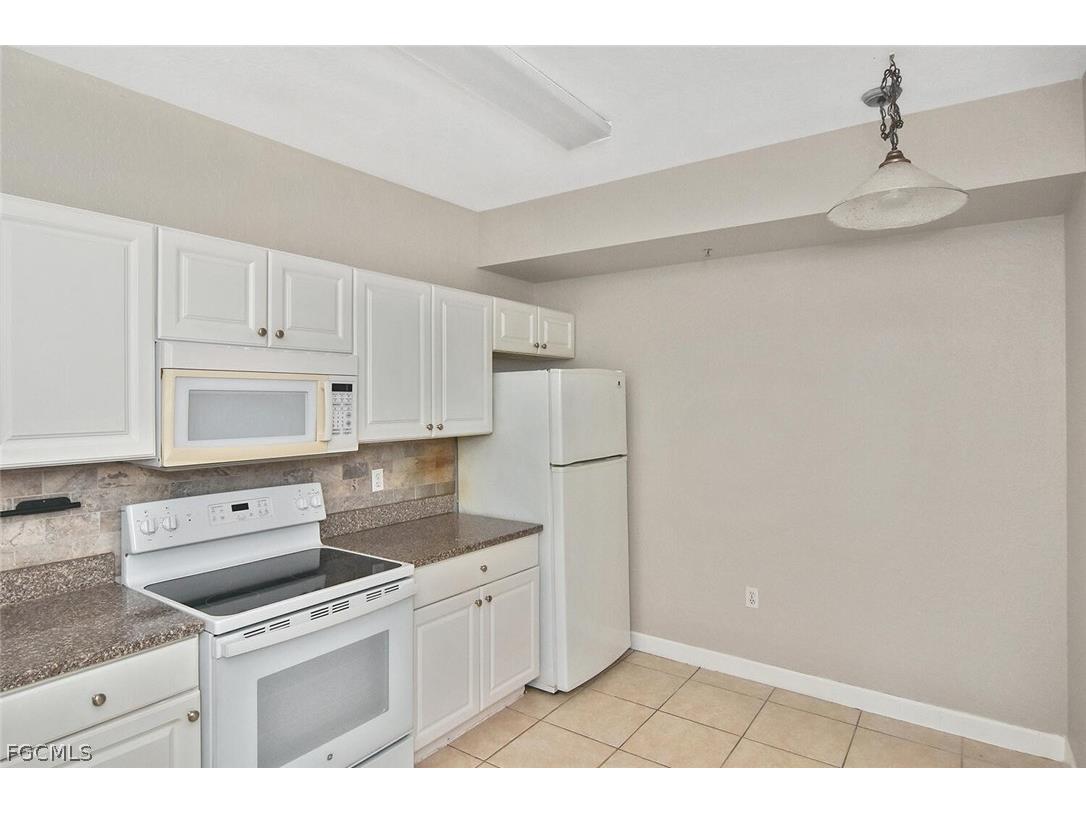 6400 Aragon Way #108 Fort Myers FL 33966 2026002440 image9