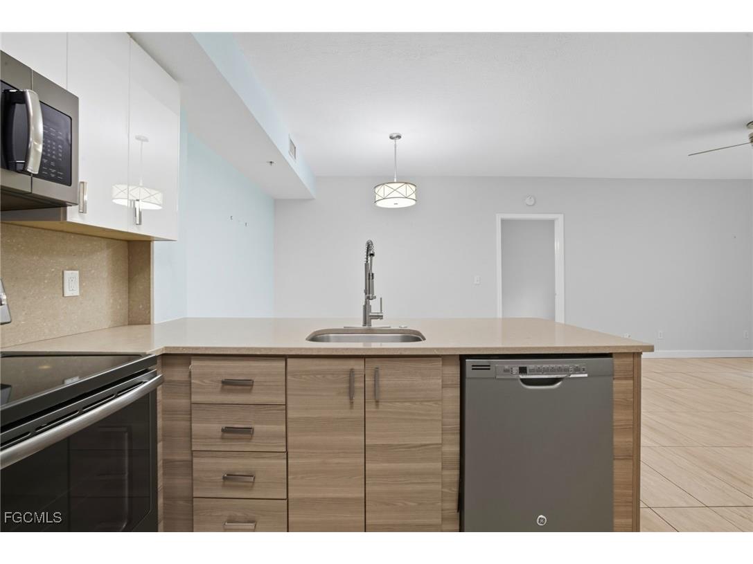 6401 Aragon Way #103 Fort Myers FL 33966 2025013527 image5