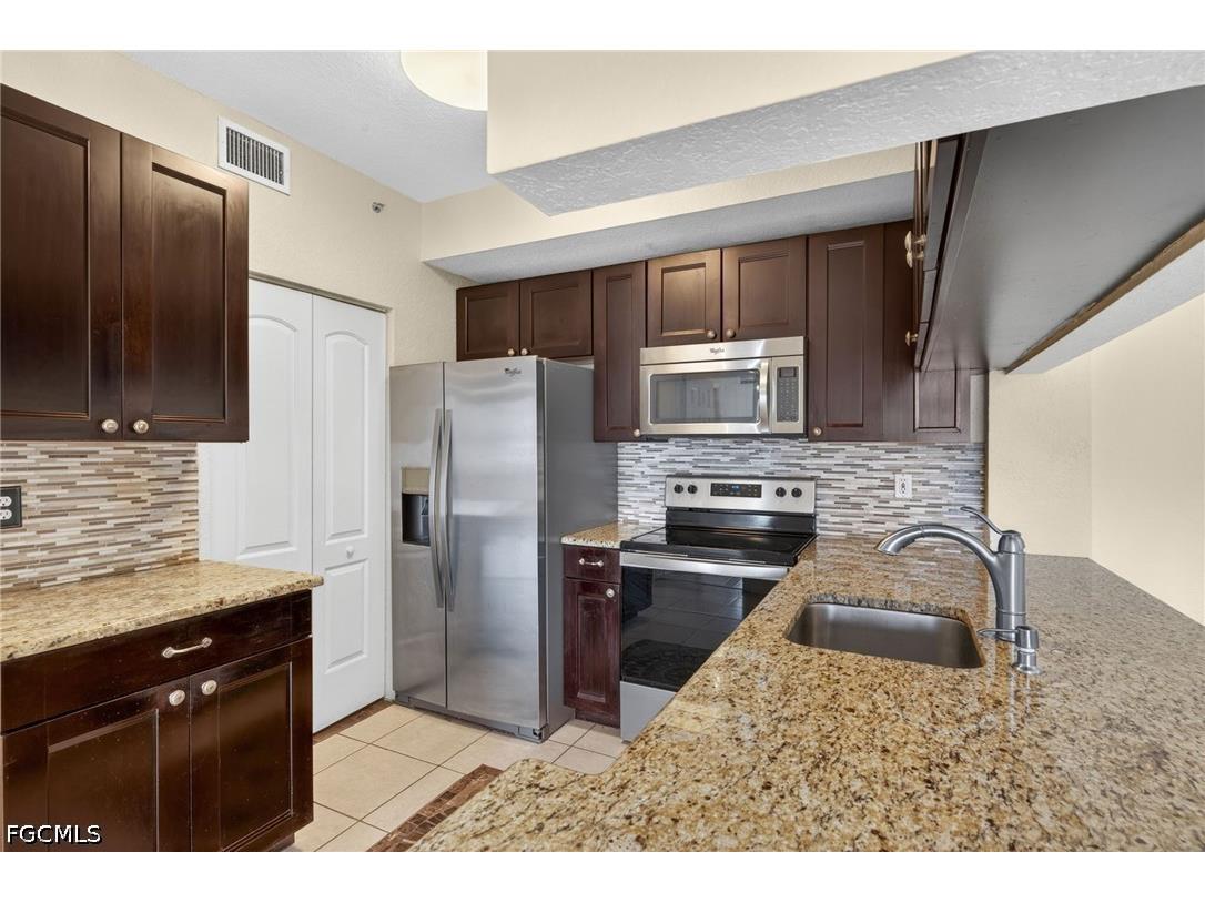 6401 Aragon Way #106 Fort Myers FL 33966 2026021297 image4