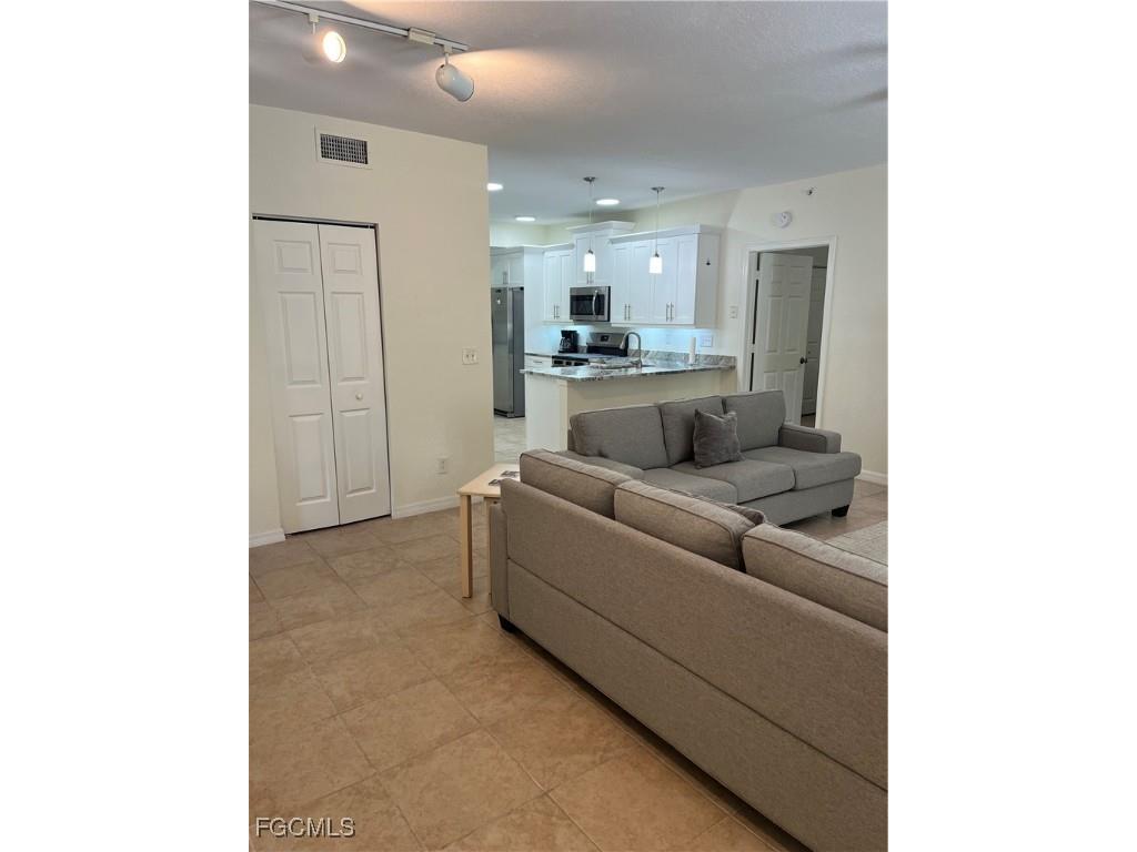 6401 Aragon Way #107 Fort Myers FL 33966 2025019473 image3