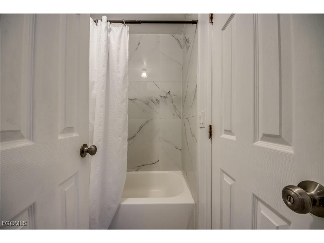 6406 Royal Woods Drive Fort Myers FL 33908 2026006322 image37