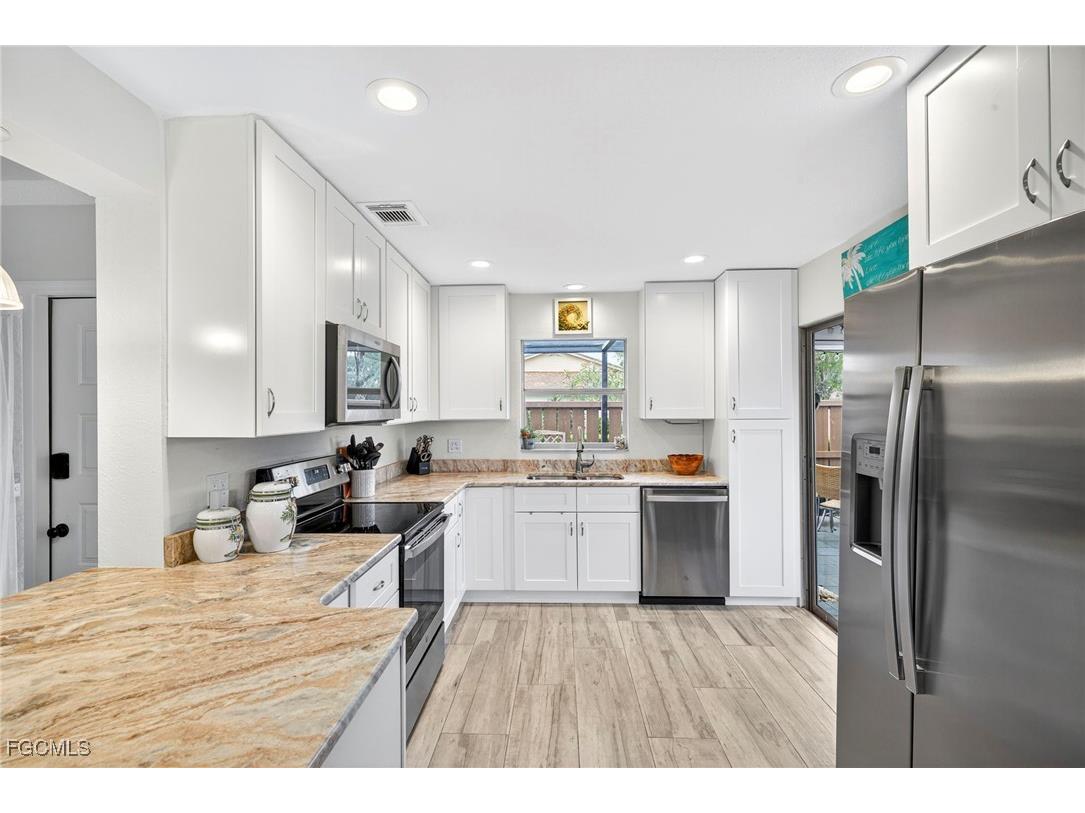 6411 Royal Woods Drive Fort Myers FL 33908 2025017275 image10