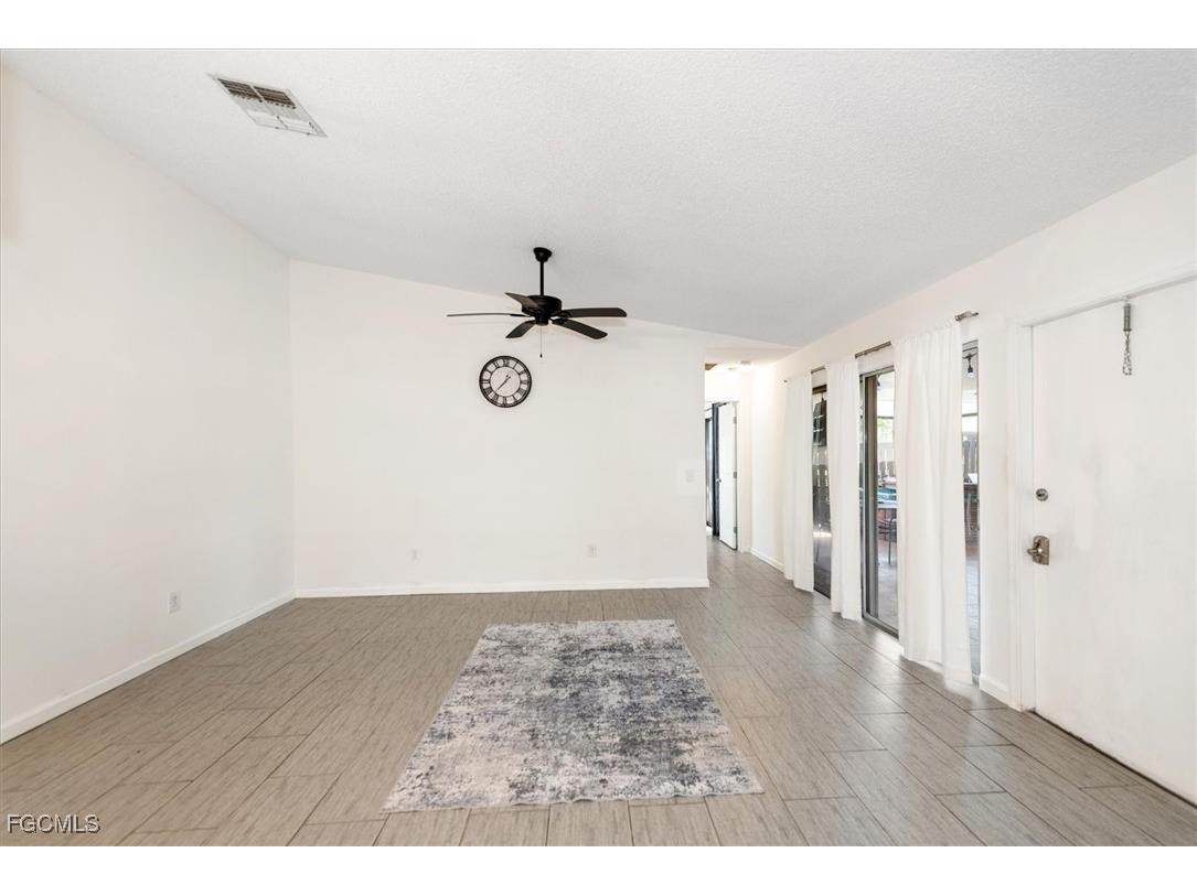 6414 Royal Woods Drive Fort Myers FL 33908 2025018553 image10