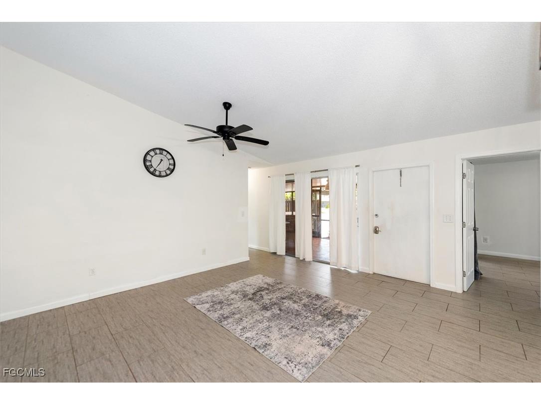 6414 Royal Woods Drive Fort Myers FL 33908 2025018553 image5
