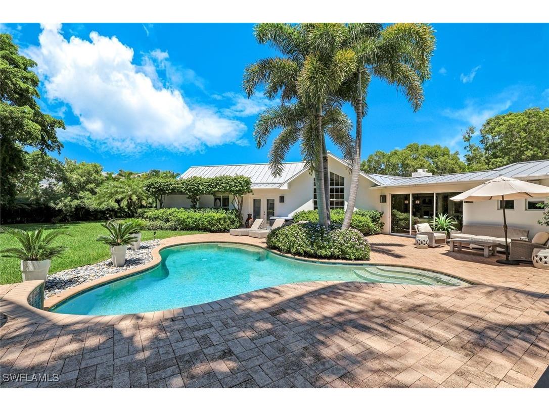 642 6th Avenue N Naples FL 34102 225067478 image1