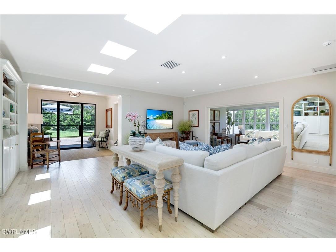 642 6th Avenue N Naples FL 34102 225067478 image6