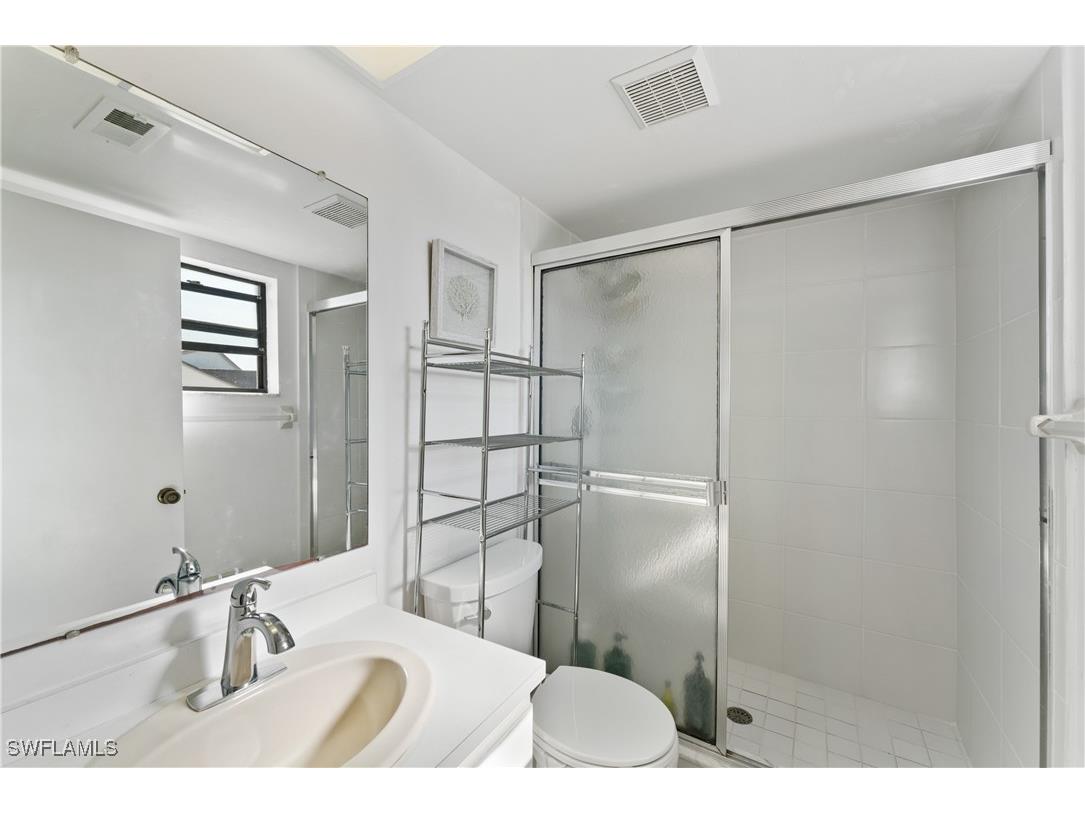 642 SE 13th Place #5 Cape Coral FL 33990 225055943 image5