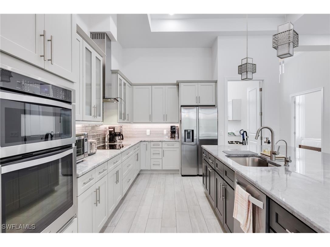 6423 Livingston Woods Lane Naples FL 34109 225074747 image1