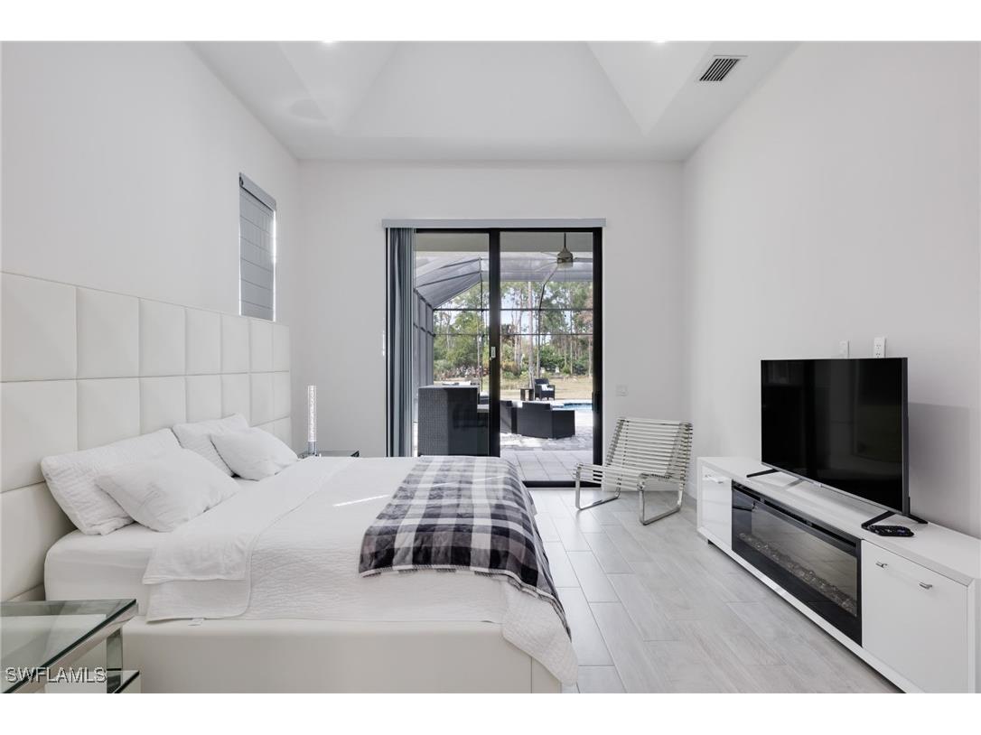 6423 Livingston Woods Lane Naples FL 34109 225074747 image10