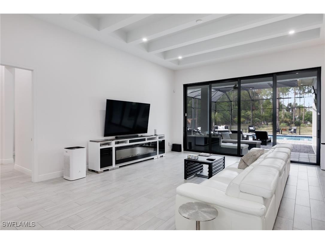 6423 Livingston Woods Lane Naples FL 34109 225074747 image4