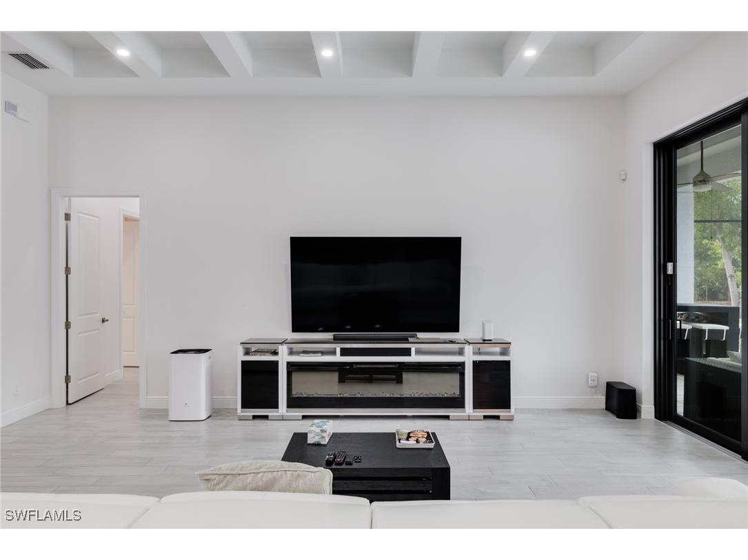 6423 Livingston Woods Lane Naples FL 34109 225074747 image5