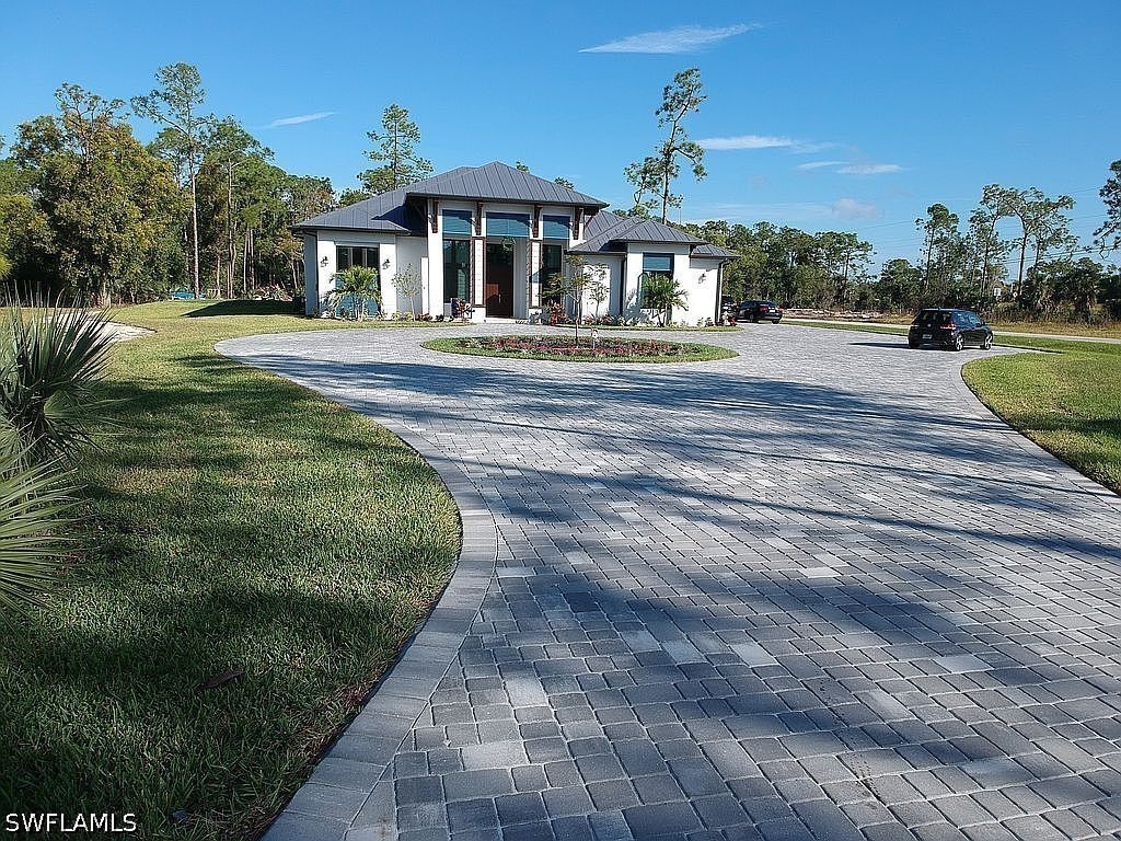 6423 Livingston Woods Lane Naples FL 34109 226015220 image1