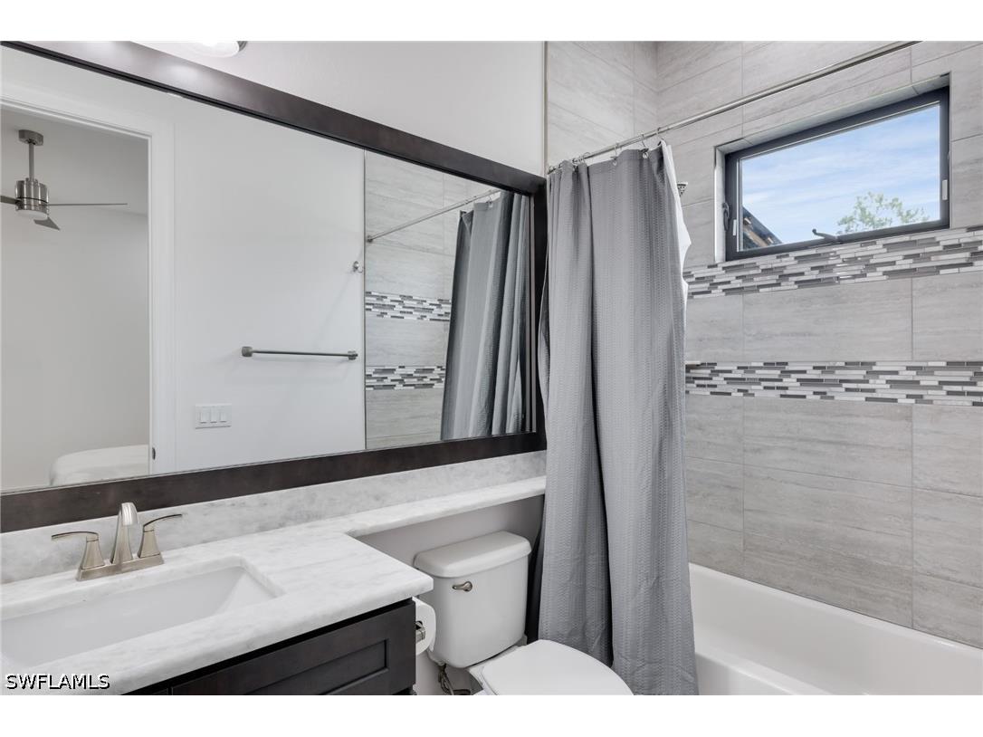 6423 Livingston Woods Lane Naples FL 34109 226015220 image13