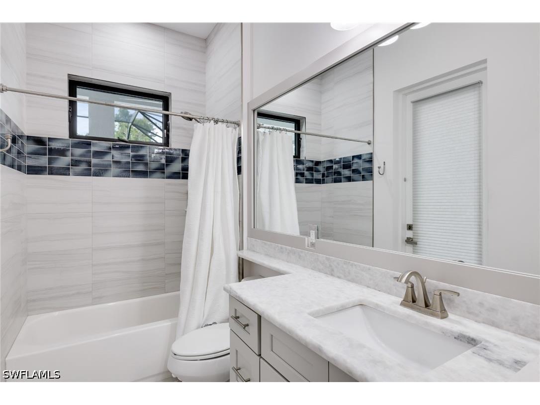 6423 Livingston Woods Lane Naples FL 34109 226015220 image9