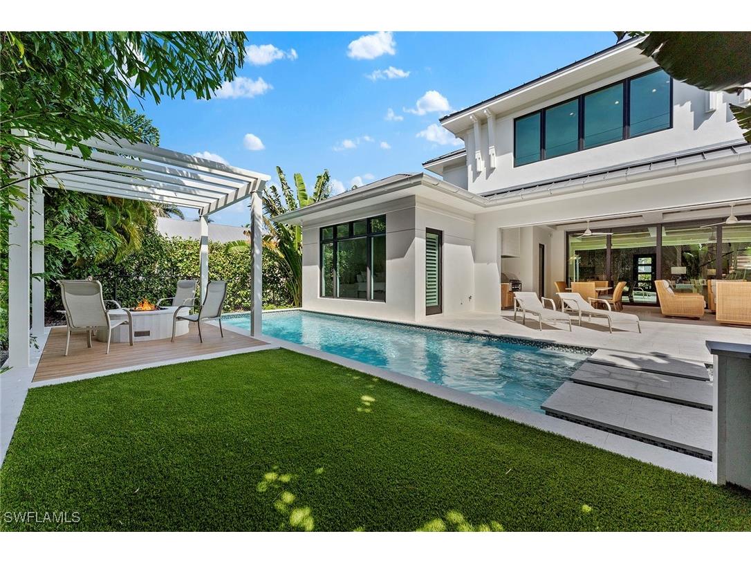 644 W Lake Drive Naples FL 34102 225073095 image1