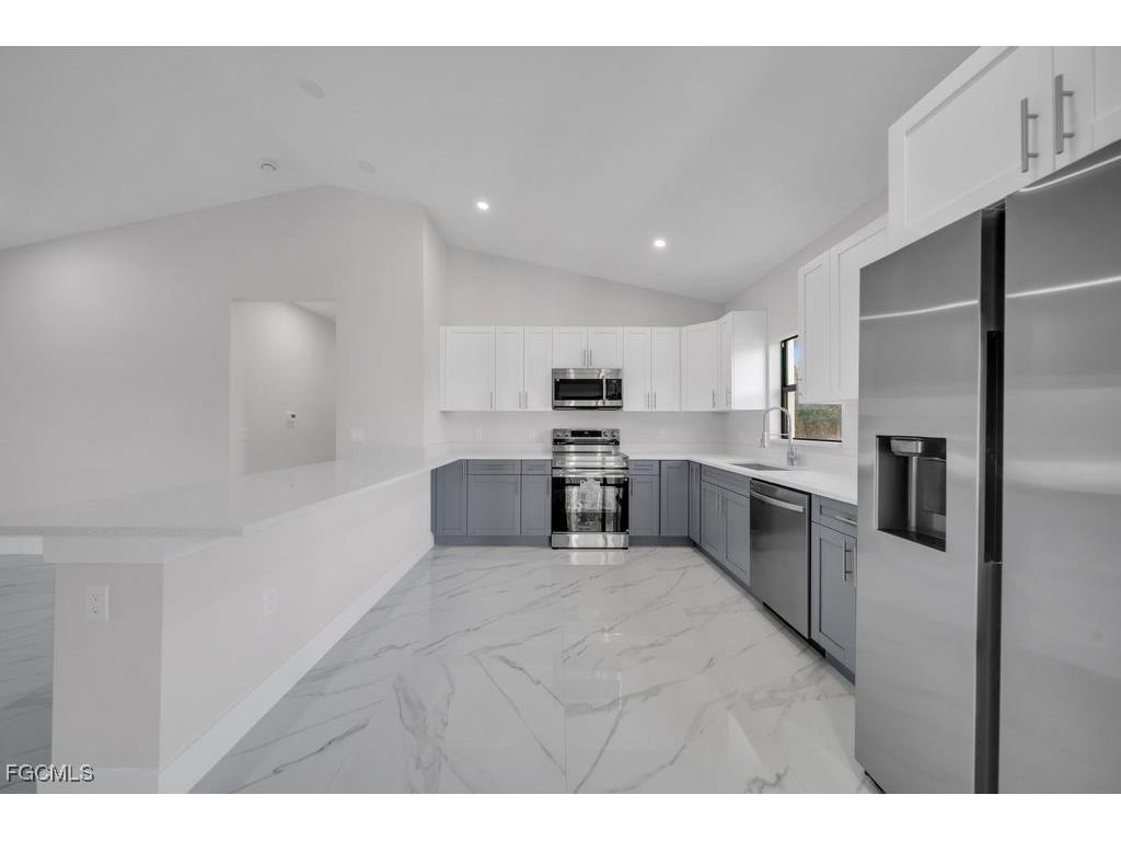 644 Woodcrest Drive Lehigh Acres FL 33972 2025020729 image10