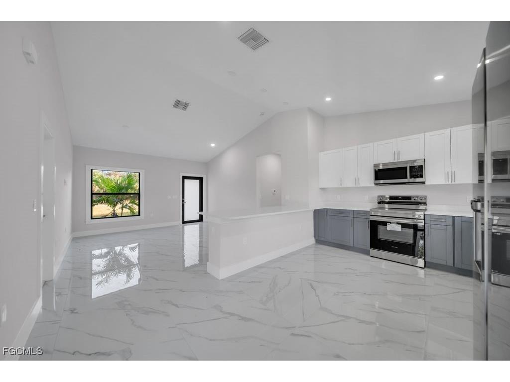 644 Woodcrest Drive Lehigh Acres FL 33972 2025020729 image11