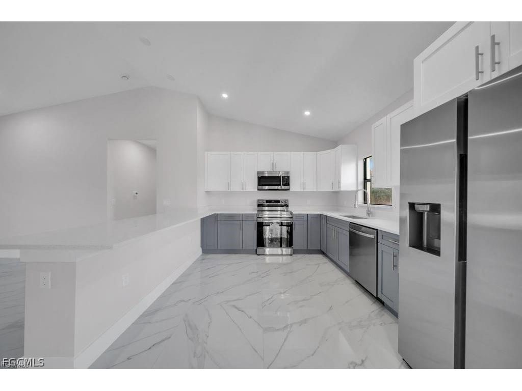 644 Woodcrest Drive Lehigh Acres FL 33972 2026013565 image4