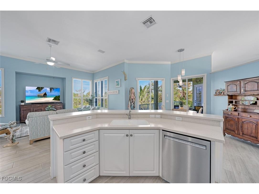 6440 Pine Avenue Sanibel FL 33957 2025011114 image14