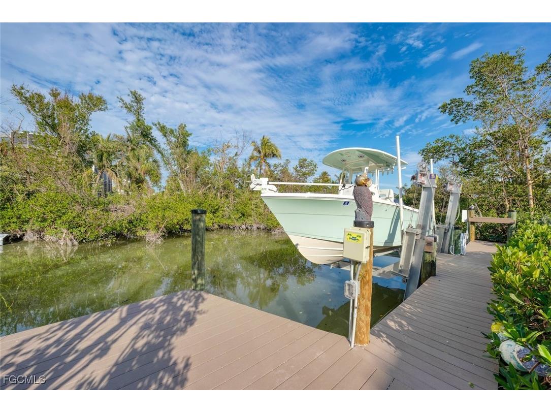 6440 Pine Avenue Sanibel FL 33957 2025011114 image3