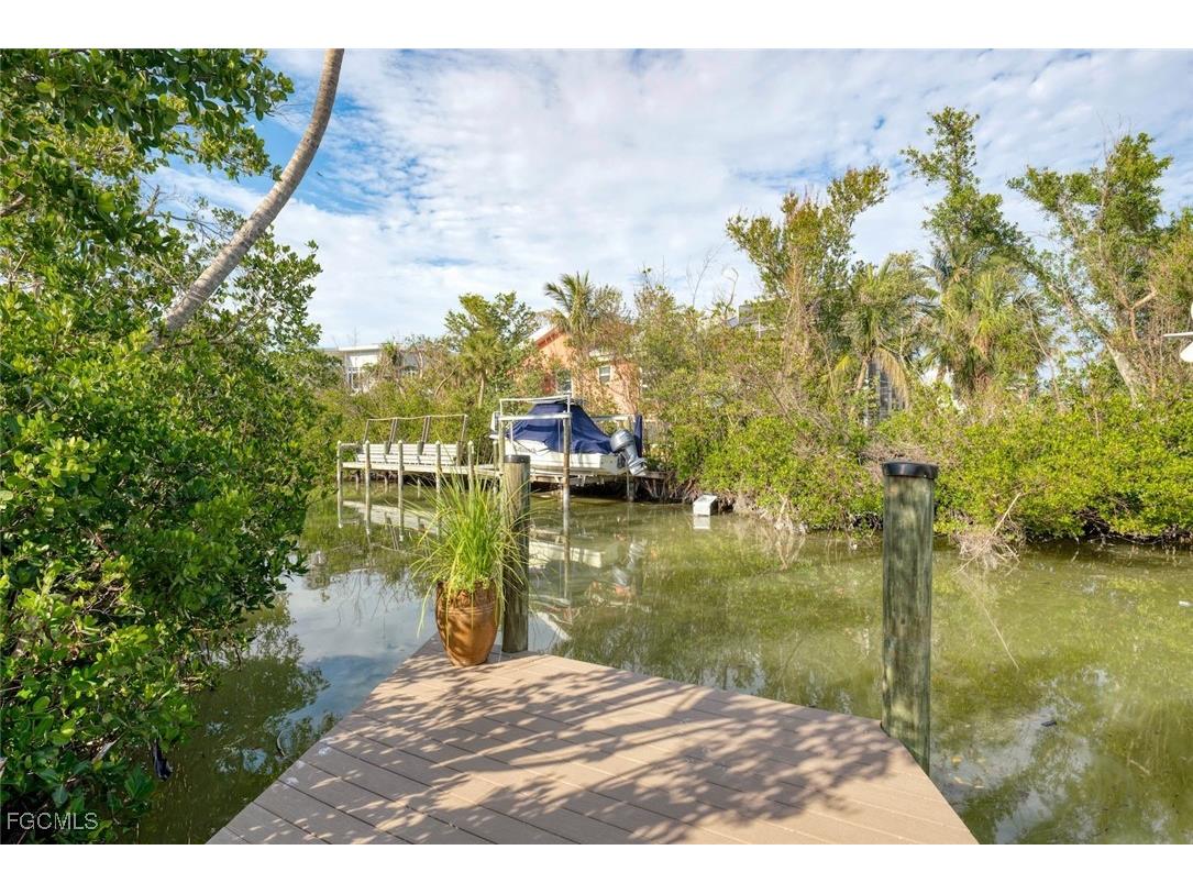 6440 Pine Avenue Sanibel FL 33957 2025011114 image40