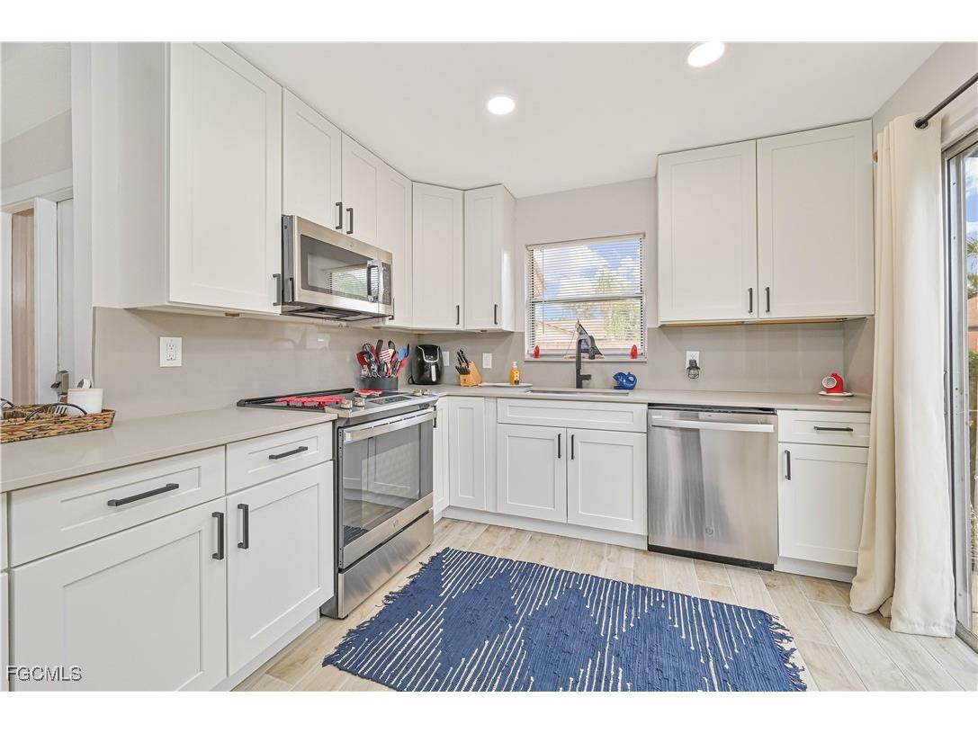 6449 Royal Woods Drive Fort Myers FL 33908 2025018160 image12