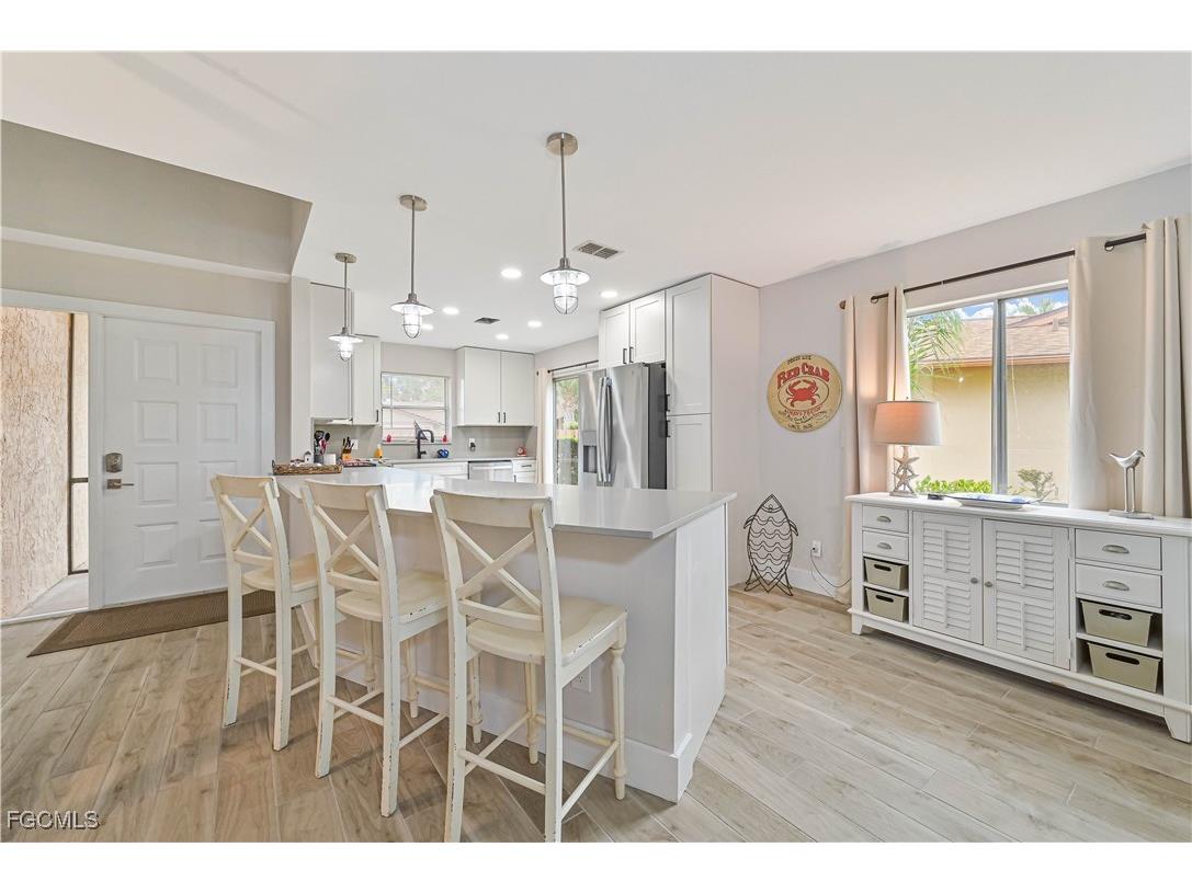 6449 Royal Woods Drive Fort Myers FL 33908 2025018160 image3