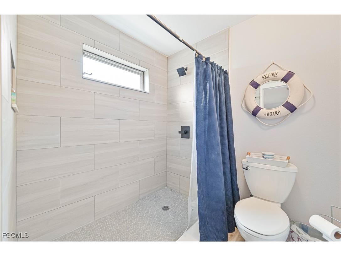 6449 Royal Woods Drive Fort Myers FL 33908 2025018160 image7