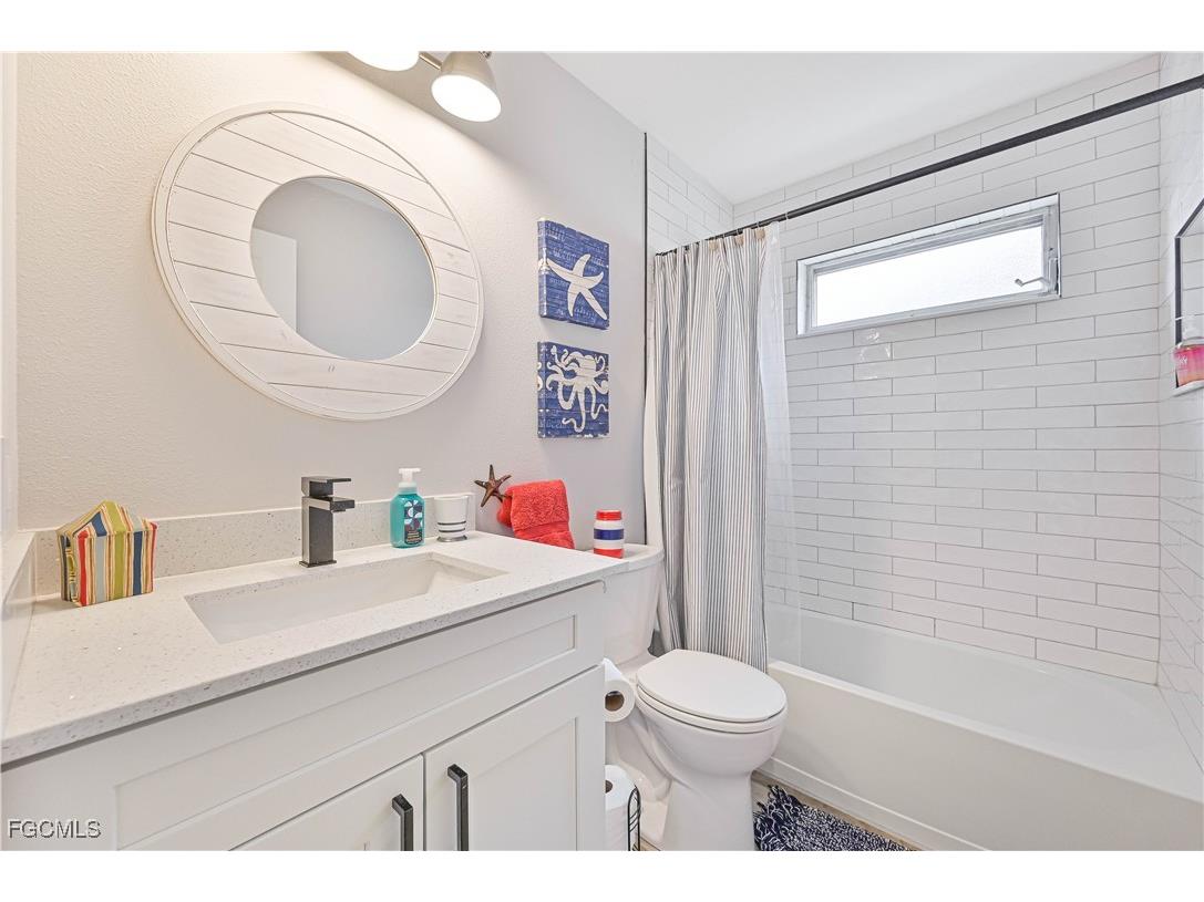 6449 Royal Woods Drive Fort Myers FL 33908 2025018160 image9