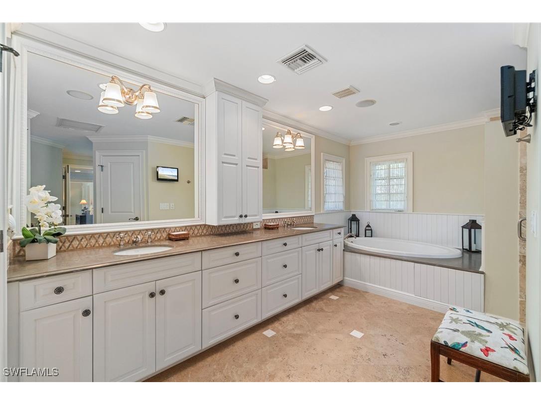 645 Broad Avenue S Naples FL 34102 225076664 image28