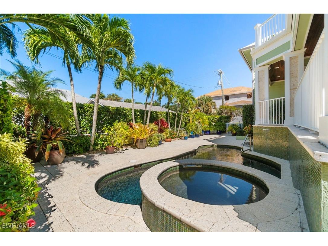 645 Broad Avenue S Naples FL 34102 225076664 image46